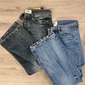 2 pair of BDG Women's Dark & Light Blue Straight Leg Jeans 30W 32L -hardly worn